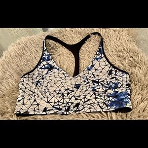 LULULEMON “Retreat” Bra (reversible) - worn 2x! Sz 6 - EUC!